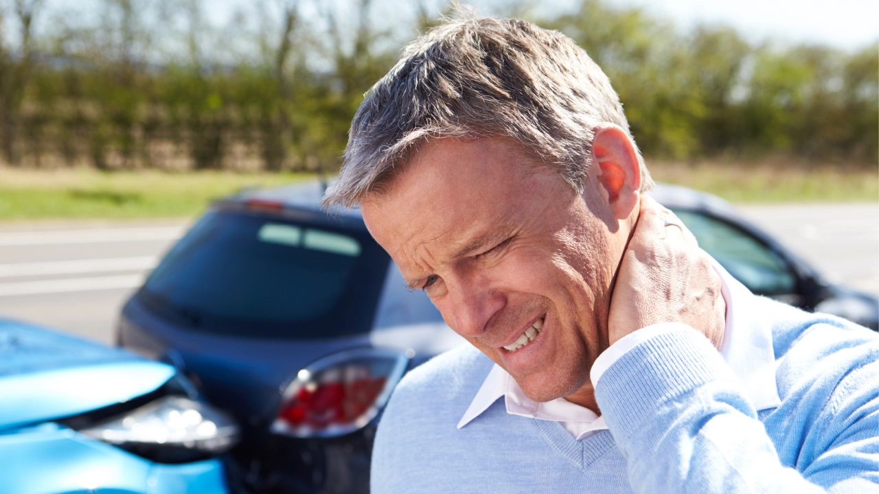 10 Auto accident warning signs people usually ignore at first after an Auto accident